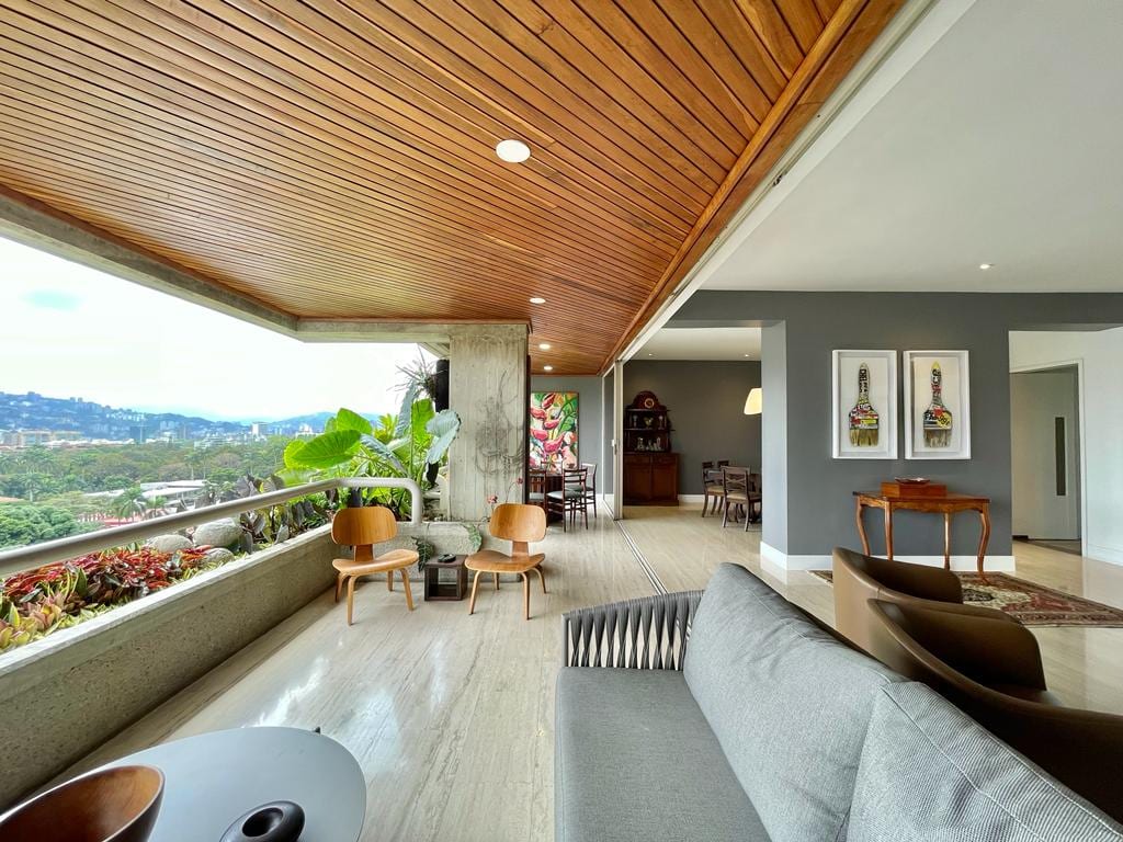 Apartamento en alquiler de 3 hab. y 310 m² en La Castellana, Caracas