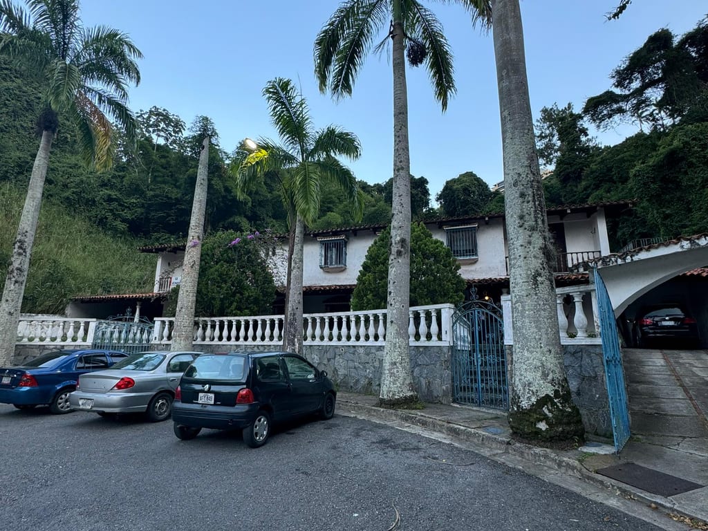 Casa en venta de 12 hab. y 1.000 m² en El Cafetal, Caracas