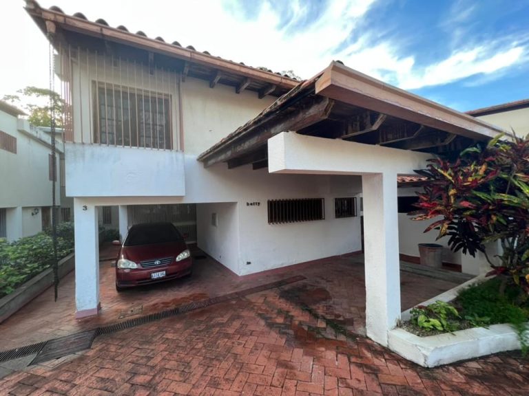 Casa en venta de 5 hab. y 438 m² en Los Naranjos (del Cafetal), Caracas
