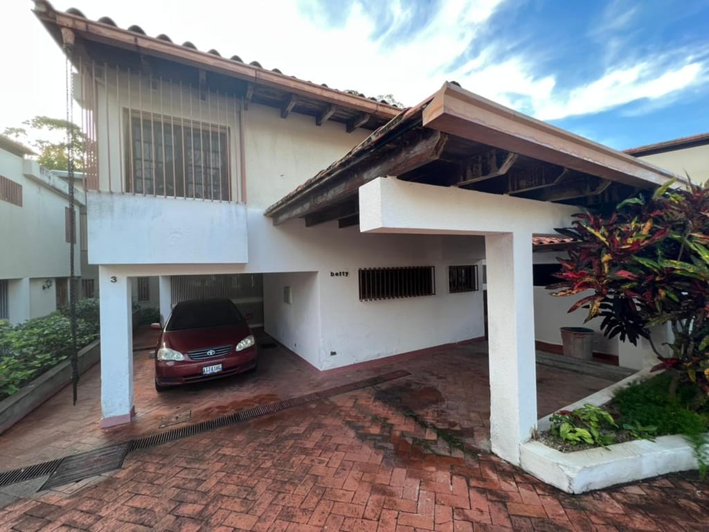 Casa en venta de 5 hab. y 438 m² en Los Naranjos (del Cafetal), Caracas