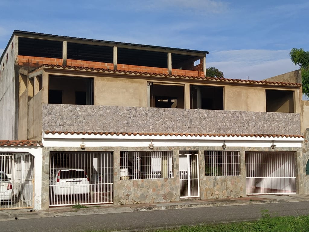 Casa en venta de 2 hab. y 460 m² en Valencia, Valencia
