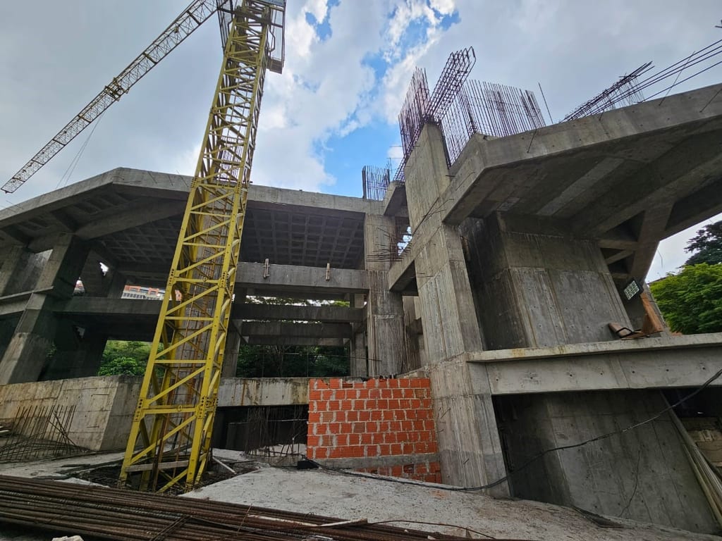 Terreno en venta de 1.400 m² en Las Mercedes, Caracas