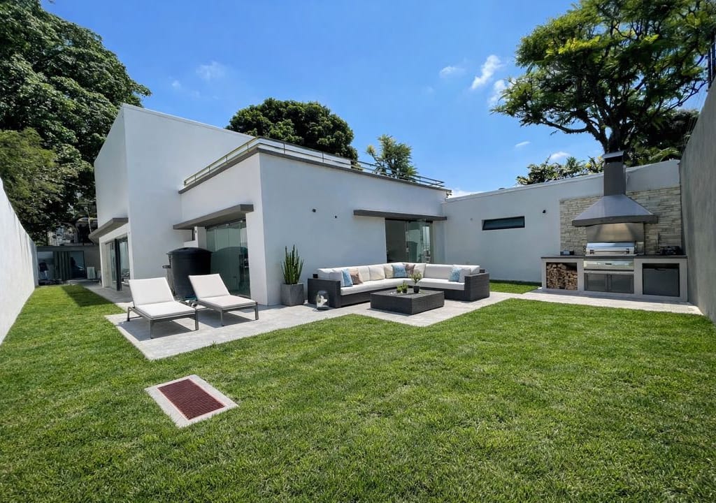 Casa en venta de 5 hab. y 400 m² en La Floresta, Caracas