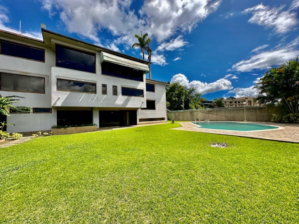 Casa en venta de 9 hab. y 1.200 m² en Cerro Verde, Caracas