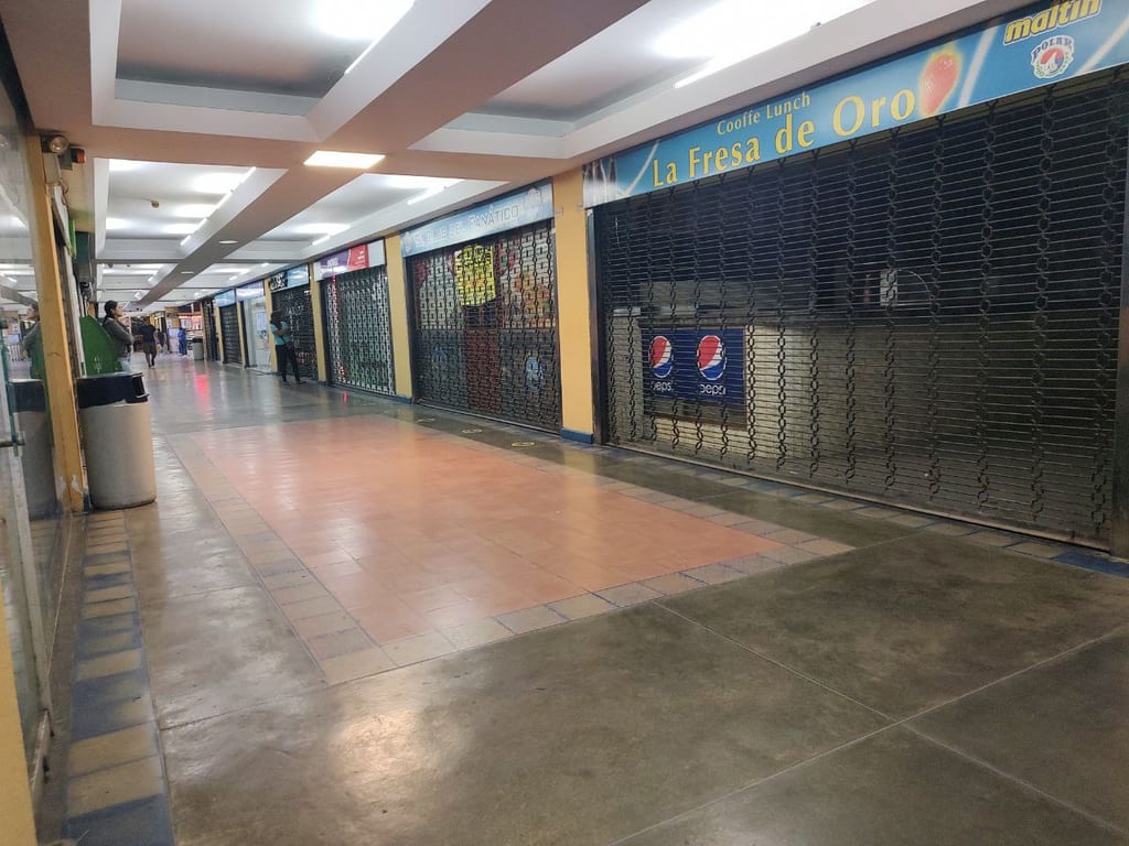 Local comercial en venta de 120 m² en Guatire, Guatire