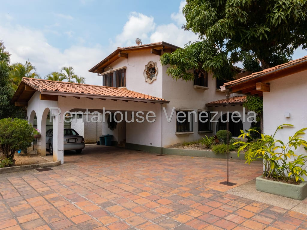 Casa en venta de 4 hab. y 874 m² en Country Club, Caracas