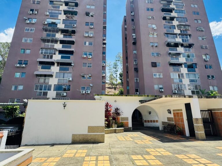 Apartamento en venta de 3 hab. y 253 m² en Terrazas del Club Hípico, Caracas