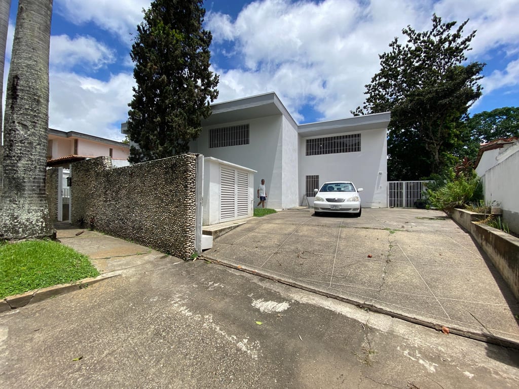 Casa en venta de 6 hab. y 494 m² en El Cafetal, Caracas