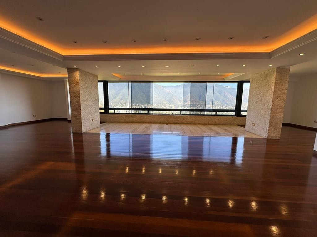 Apartamento en alquiler de 4 hab. y 295 m² en San Román, Caracas