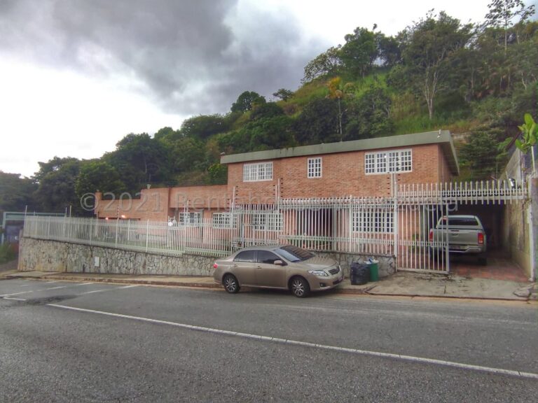 Casa en venta de 4 hab. y 680 m² en Santa Paula, Caracas
