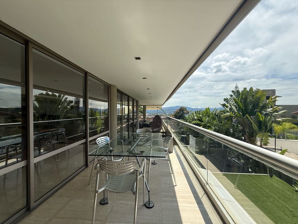 Apartamento en venta de 6 hab. y 500 m² en Altamira, Caracas