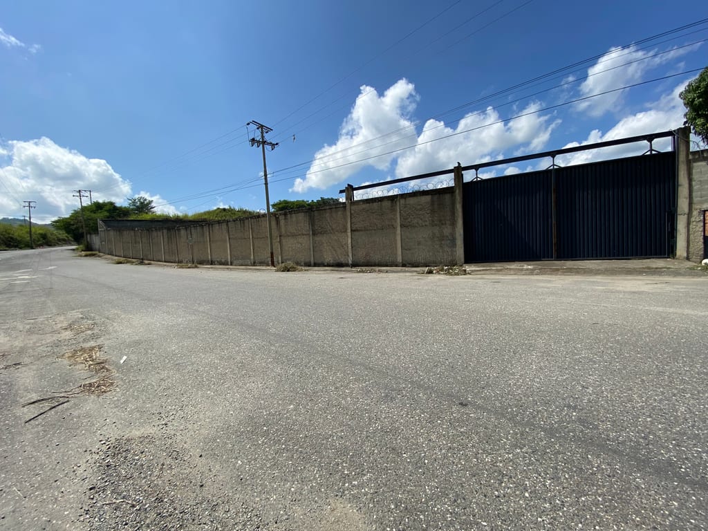 Local comercial en venta de 6.177 m² en Guatire, Guatire