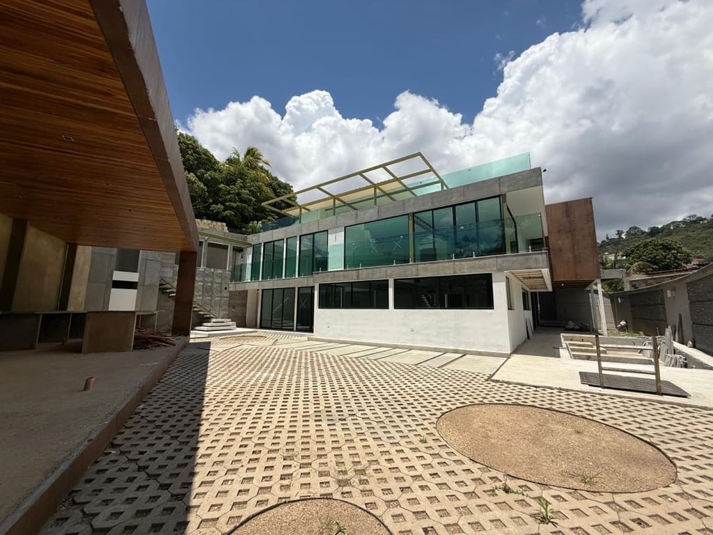 Casa en venta de 5 hab. y 646 m² en Prados del Este, Caracas