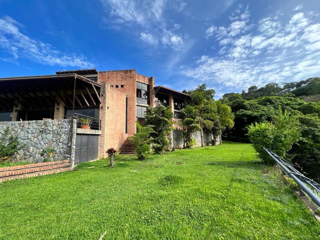 Casa en venta de 4 hab. y 800 m² en Cerro Verde, Caracas