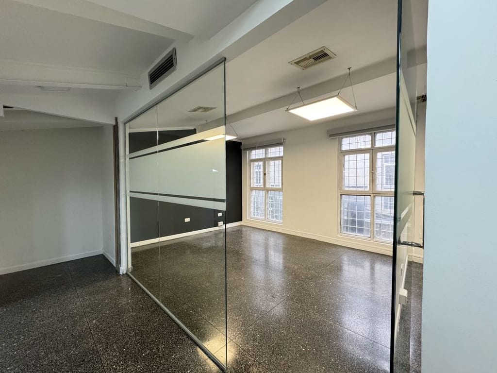 Oficina en alquiler de 158 m² en Las Mercedes, Caracas
