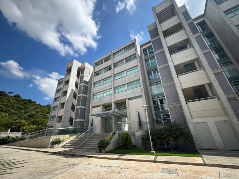 Apartamento en venta de 4 hab. y 420 m² en Santa Fe Norte, Caracas