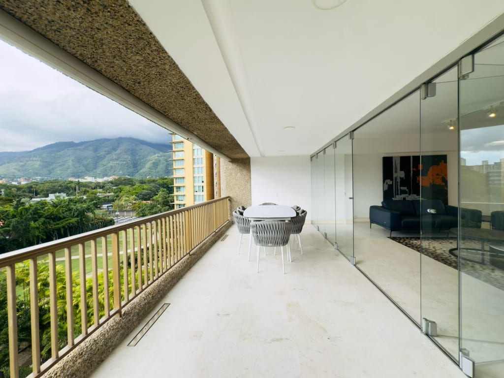 Apartamento en alquiler de 3 hab. y 315 m² en Campo Alegre, Caracas