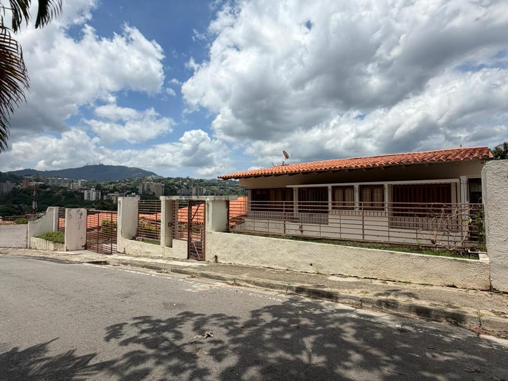 Casa en venta de 5 hab. y 460 m² en Prados del Este, Caracas