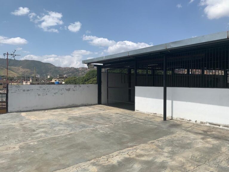 Local comercial en Prado de María, Caracas