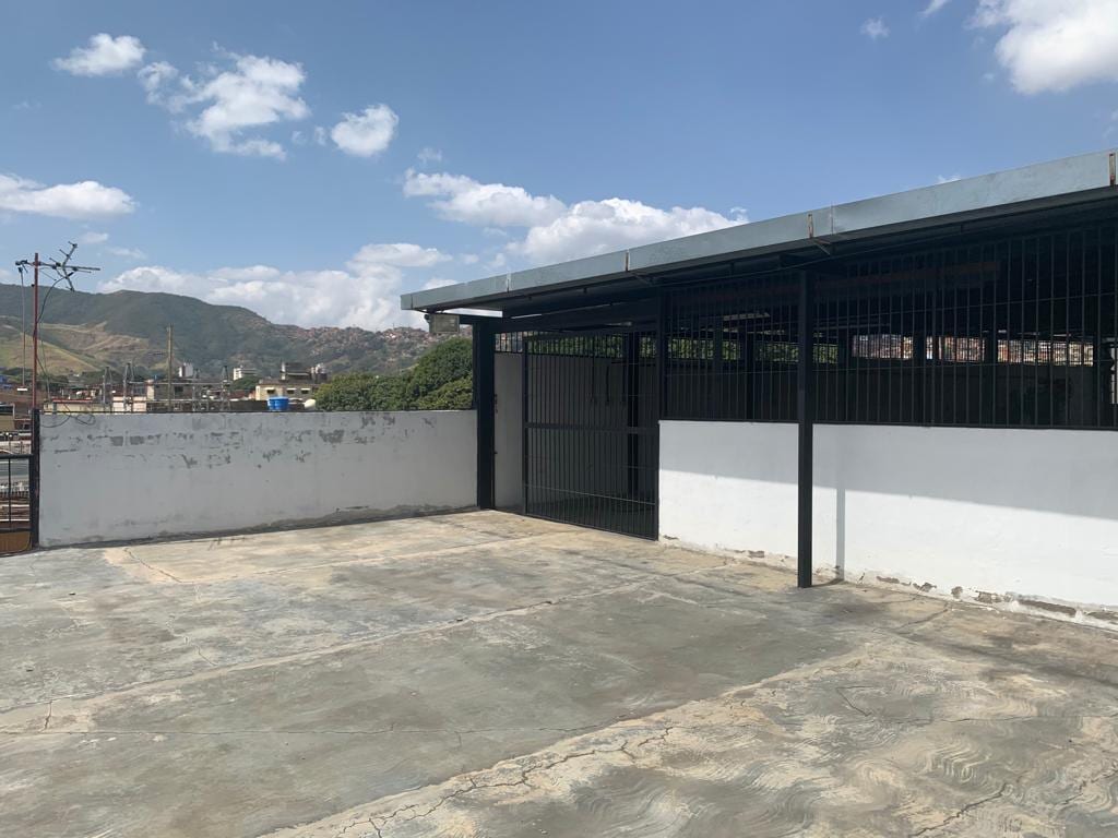 Local comercial en Prado de María, Caracas