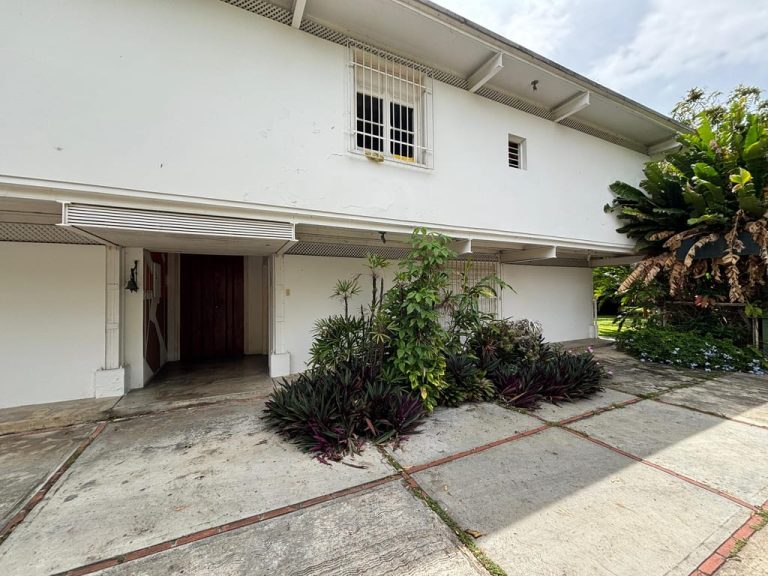 Casa en venta de 4 hab. y 600 m² en Los Chorros, Caracas