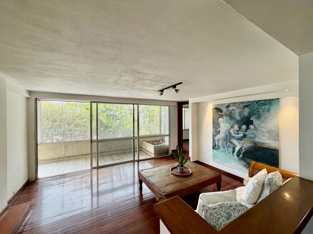 Apartamento en venta de 4 hab. y 300 m² en Lomas de las Mercedes, Caracas