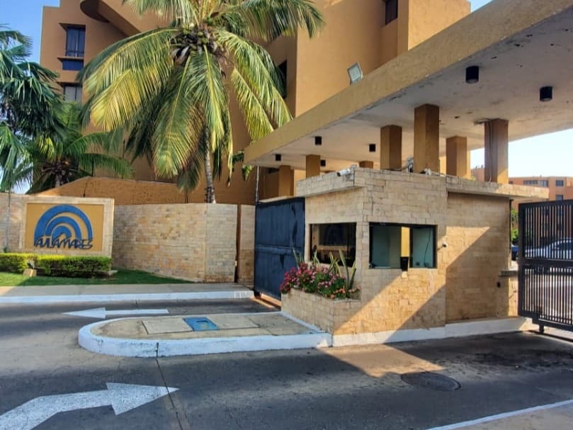 Apartamento en venta de 3 hab. y 96 m² en Complejo Turístico El Morro, Lechería