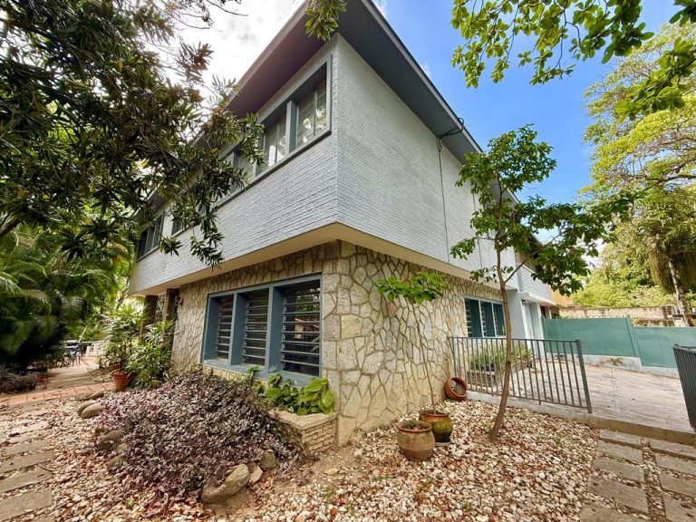 Casa en venta de 6 hab. y 670 m² en La Floresta, Caracas