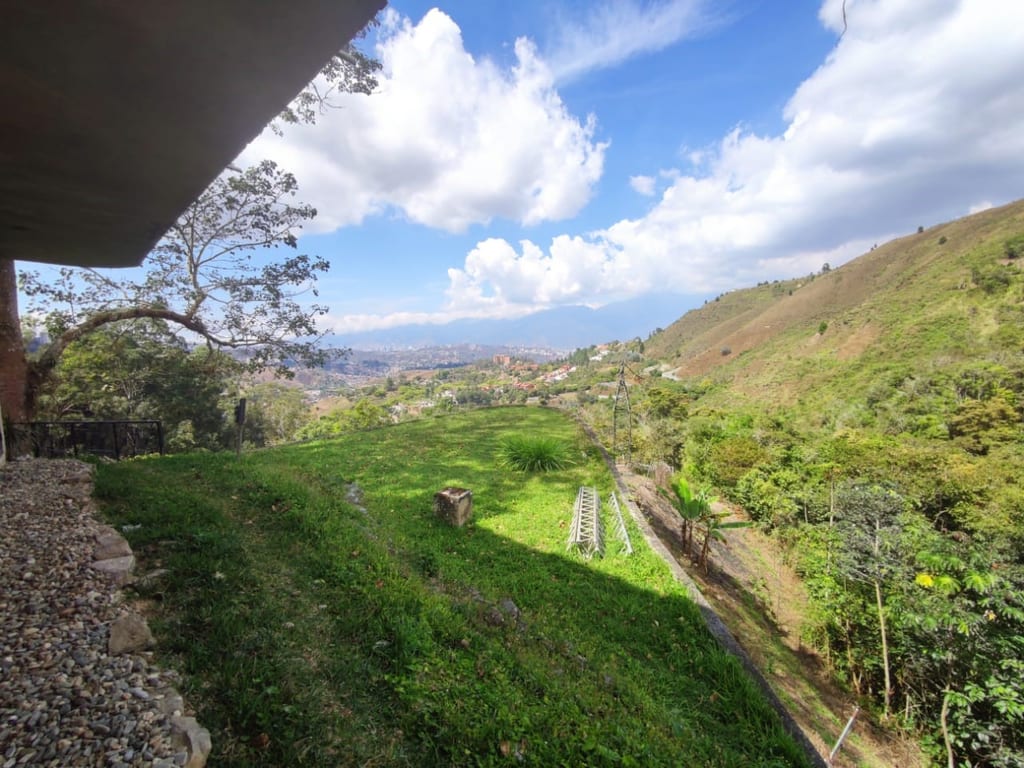 Casa en venta de 7 hab. y 1.600 m² en Los Guayabitos, Caracas