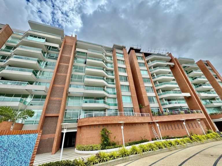 Apartamento en venta de 4 hab. y 264 m² en Los Campitos, Caracas
