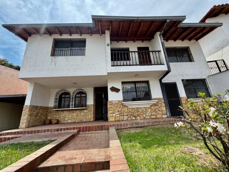 Casa en venta de 6 hab. y 415 m² en Alto Prado, Caracas