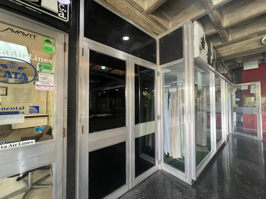 Local comercial en Santa Rosa de Lima, Caracas
