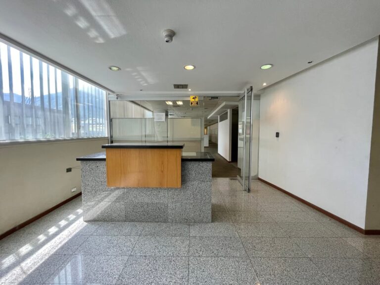 Oficina en alquiler de 750 m² en Los Ruices, Caracas
