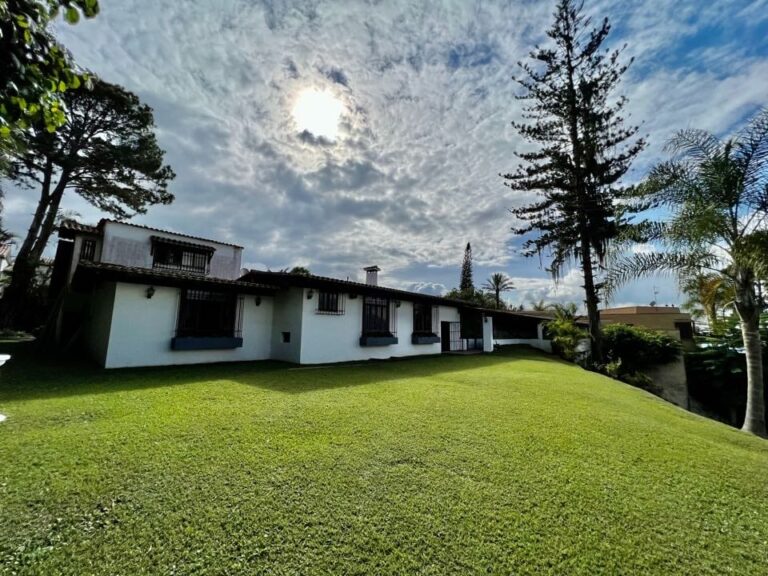 Casa en venta de 6 hab. y 800 m² en Alto Hatillo, Caracas
