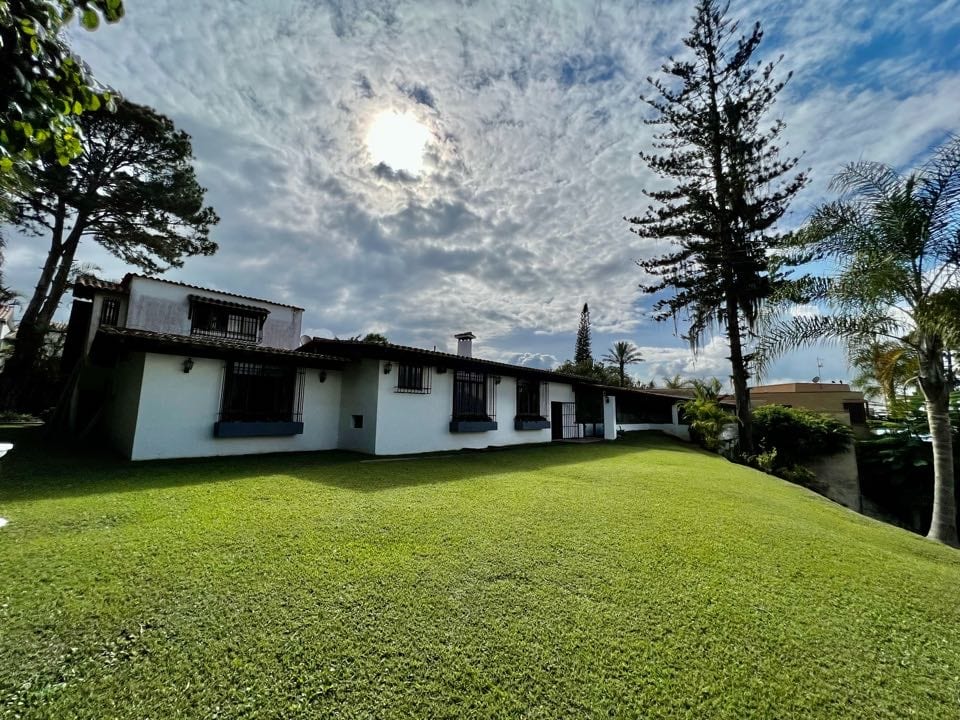 Casa en venta de 6 hab. y 800 m² en Alto Hatillo, Caracas