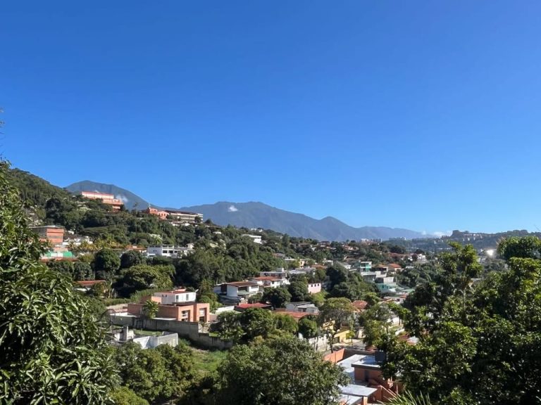 Casa en venta de 6 hab. y 450 m² en Prados del Este, Caracas