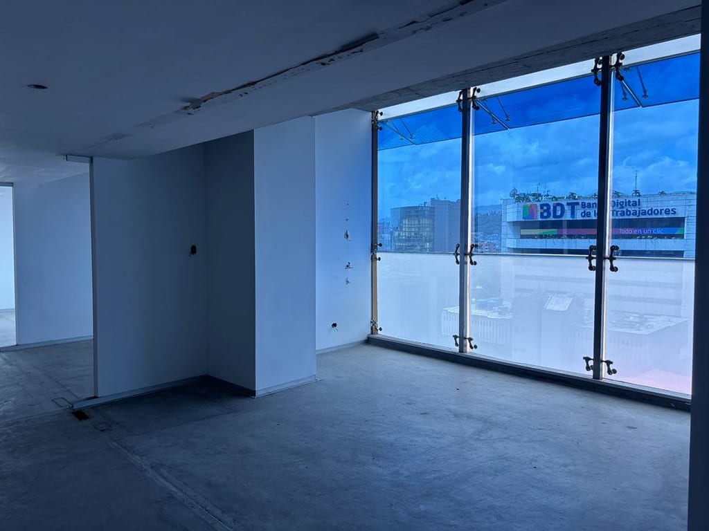 Oficina en alquiler de 1.022 m² en El Rosal, Caracas