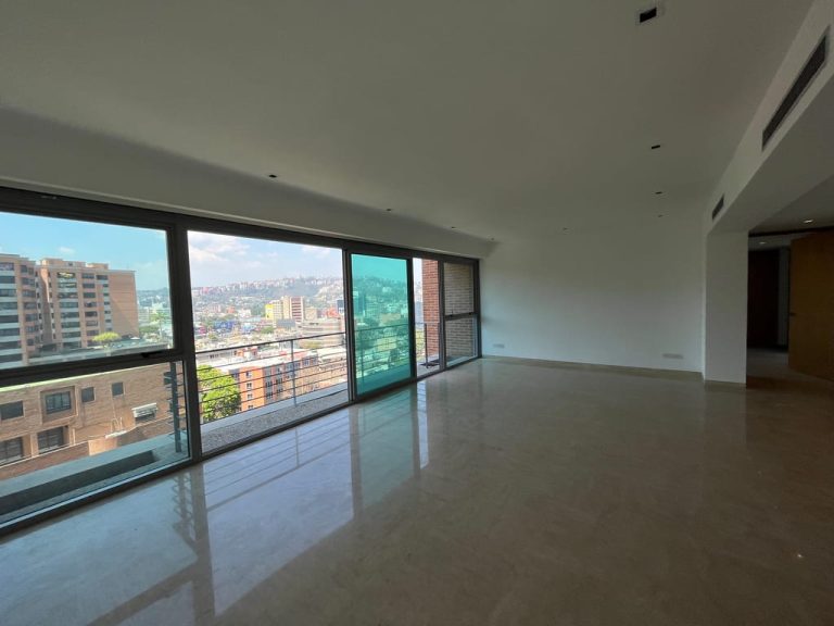 Apartamento en venta de 4 hab. y 200 m² en Lomas de las Mercedes, Caracas