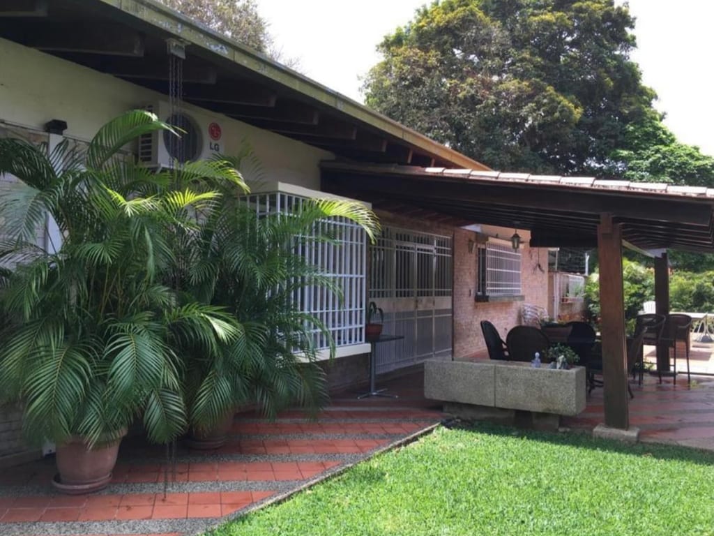 Casa en venta de 5 hab. y 296 m² en El Cafetal, Caracas