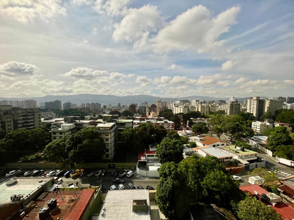 Apartamento en alquiler de 3 hab. y 250 m² en Santa Eduvigis, Caracas