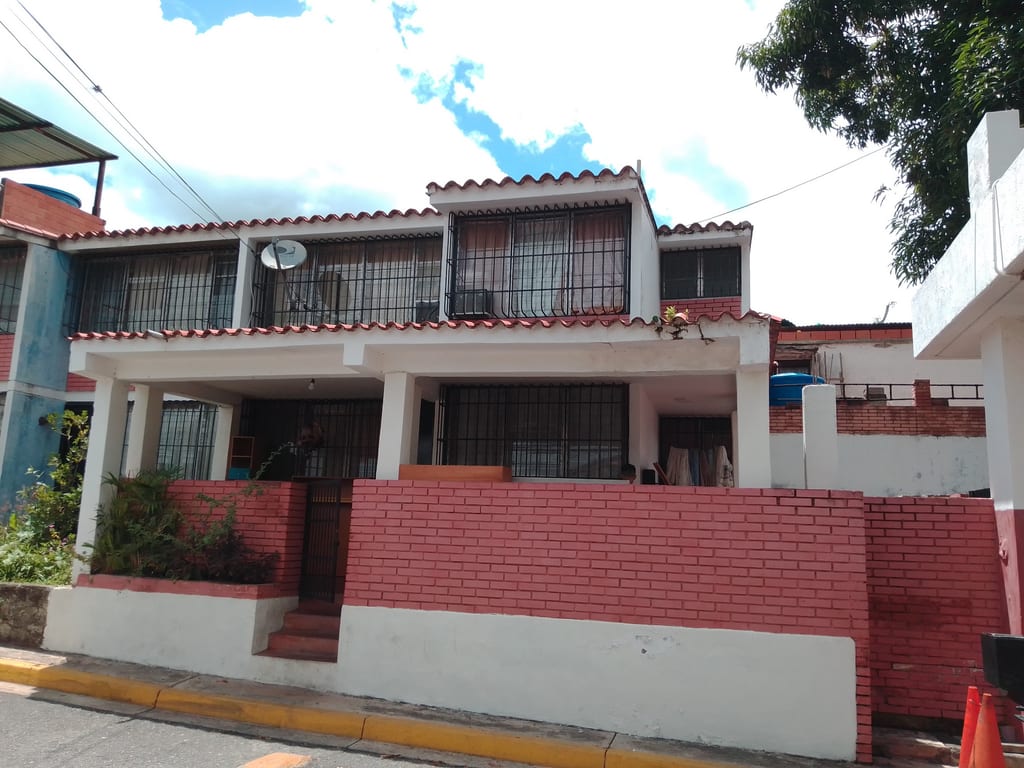 Casa en venta de 2 hab. y 78 m² en Guatire, Guatire