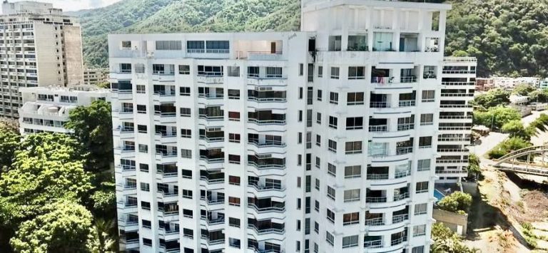 Apartamento en alquiler de 2 hab. y 83 m² en Camurí Grande, Naiguatá