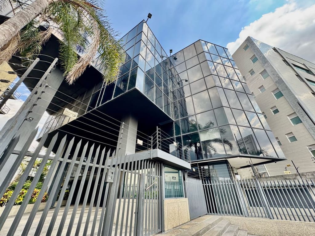 Oficina en alquiler de 368 m² en Los Ruices, Caracas