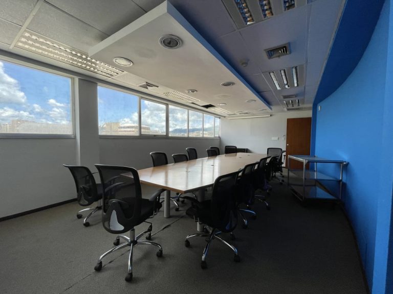 Oficina en alquiler de 5.400 m² en Los Ruices, Caracas
