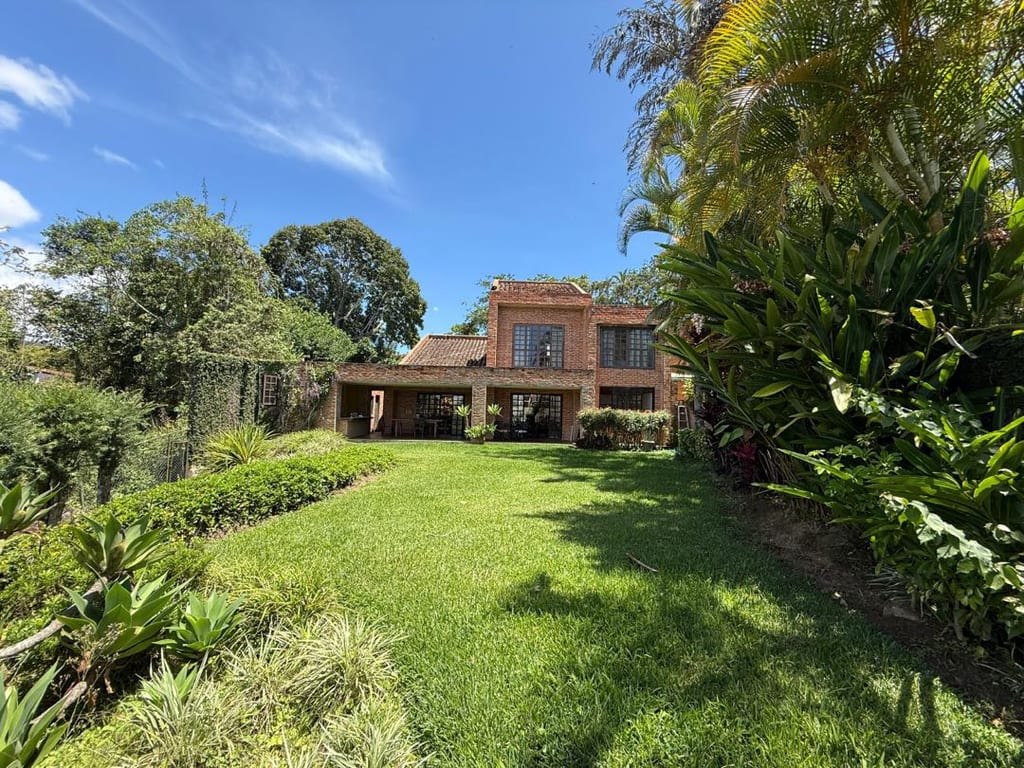 Casa en alquiler de 4 hab. y 370 m² en La Lagunita, Caracas