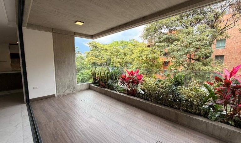 Apartamento de 254 m² con 3 habitaciones en Los Naranjos (Las Mercedes), Caracas