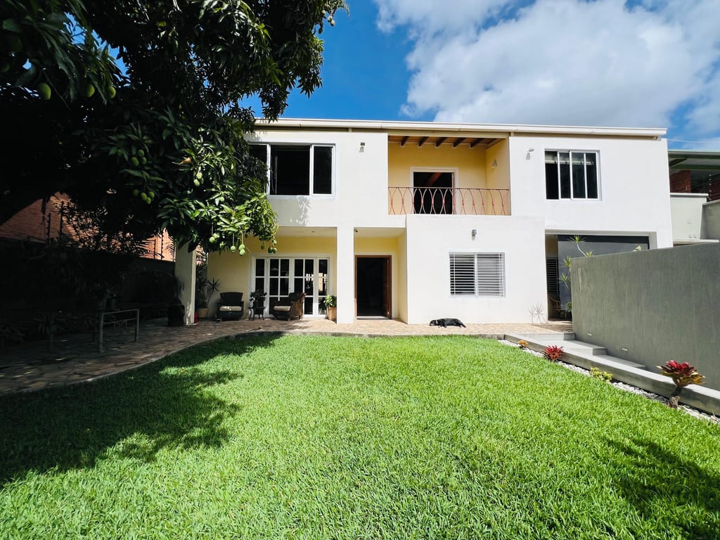 Casa en venta de 5 hab. y 600 m² en Altamira, Caracas
