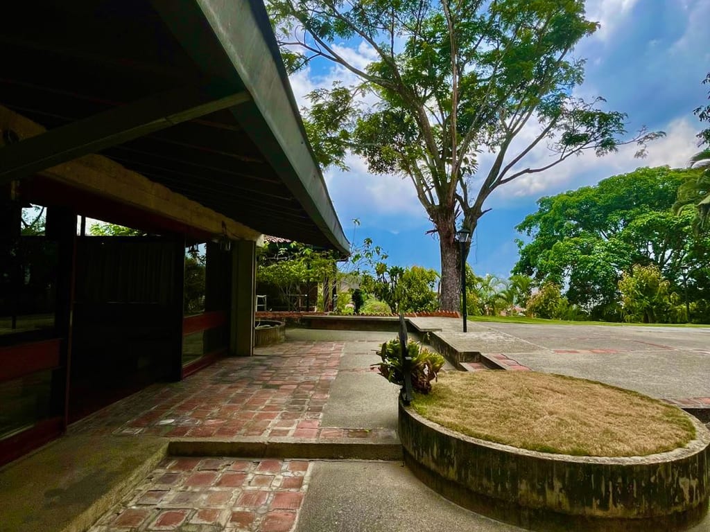 Casa en venta de 7 hab. y 767 m² en Lomas del Mirador, Caracas