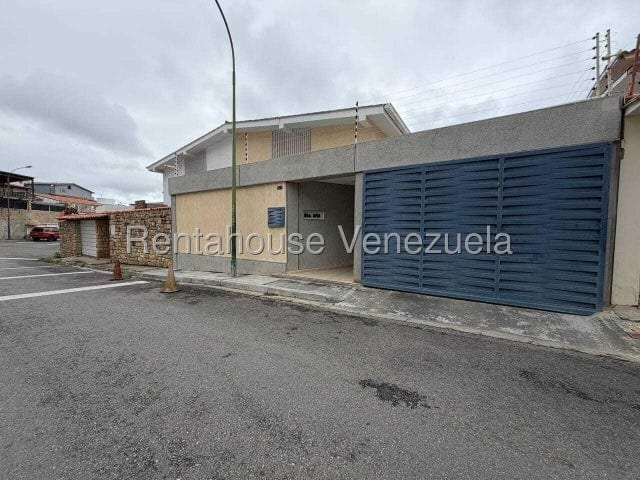 Casa en venta de 4 hab. y 241 m² en Alto Prado, Caracas