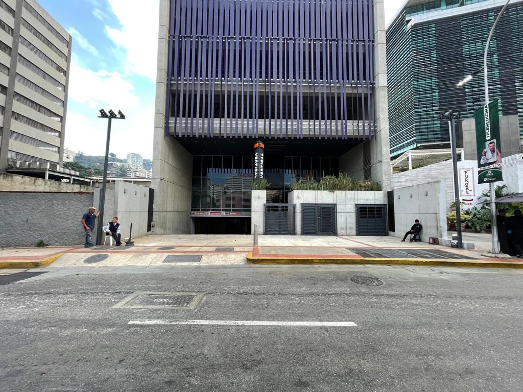Local comercial en venta de 400 m² en Las Mercedes, Caracas